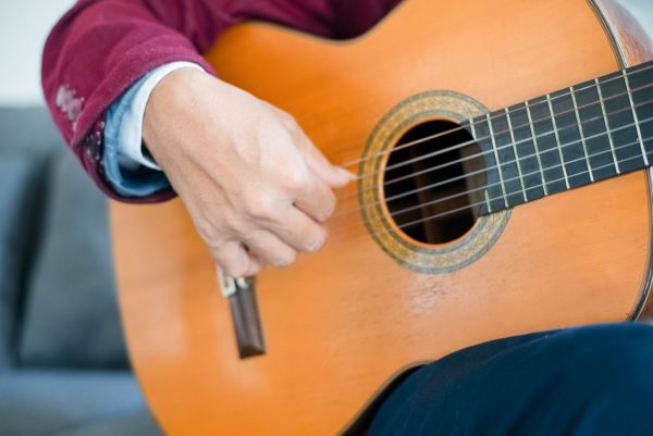 Découvrez nos méthodes pratiques pour maîtriser la guitare à Nice
